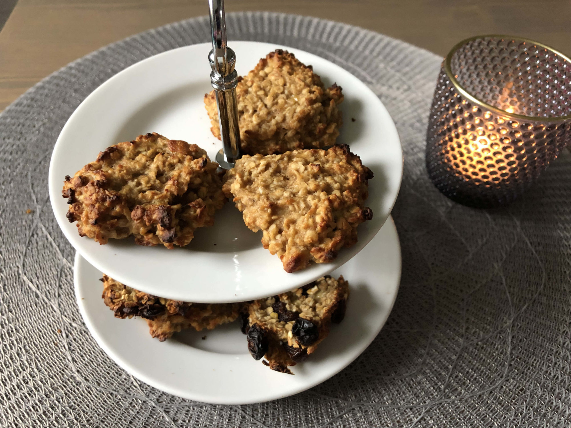 Erdnussbutter Haferkekse auf Etagere